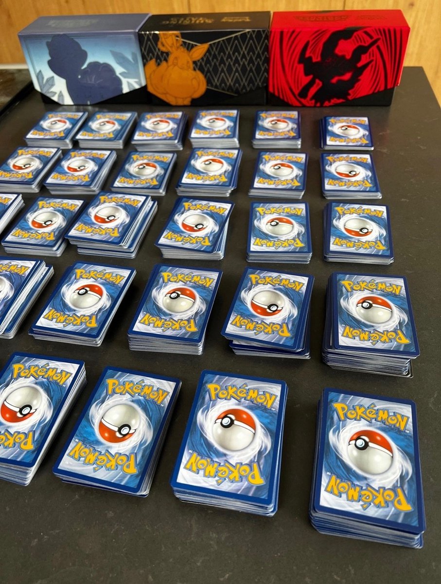 DRX Pokémon Bulkdoos - 1000 kaarten mix uit diverse sets - 5430004418207