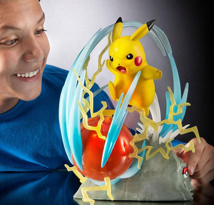 Pokemon Pikachu Deluxe Statue - Verlichte figuur - 33 cm