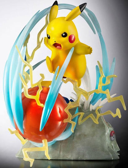 Pokemon Pikachu Deluxe Statue - Verlichte figuur - 33 cm