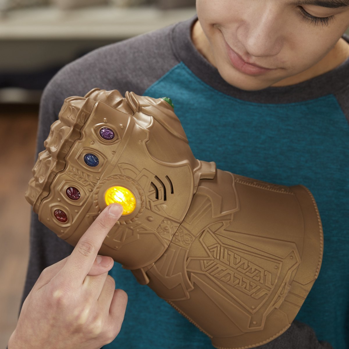 Avengers Infinity War Gauntlet