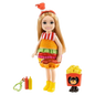 Barbie Club Chelsea   Meisje met Hamburger Jurkje